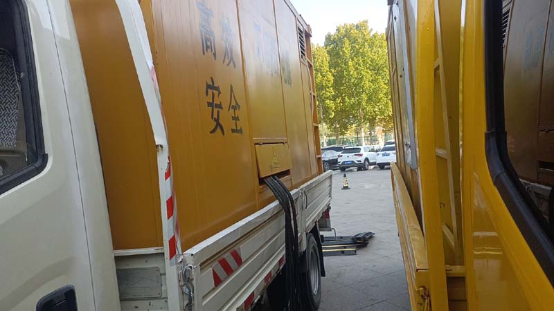 桃城如何判断柴油发电机组和UPS电源的切换时间是否符合要求？
