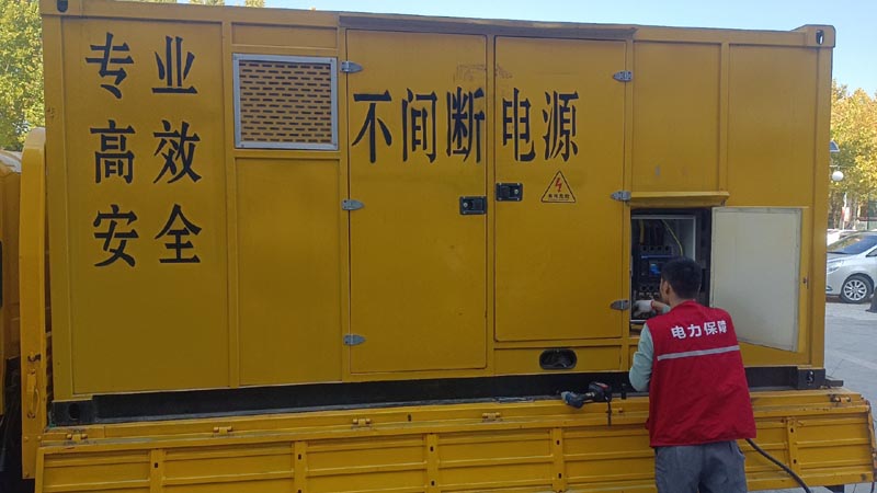 桃城柴油发电机组和UPS电源配合使用时，如何避免切换过程中的电力中断？